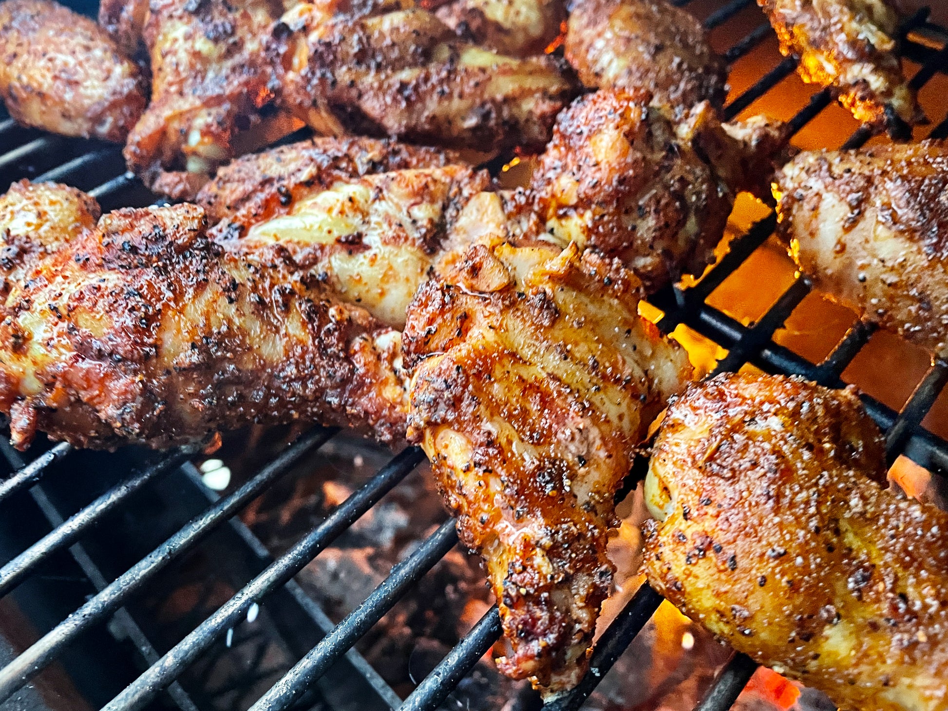 AP rub with clean, balanced flavor – the base of every good BBQ, even on these grilled chicken wings. 